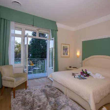 Sleeps 13 Pool Air Con Villa *