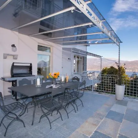 Sleeps 13 Pool Air Con