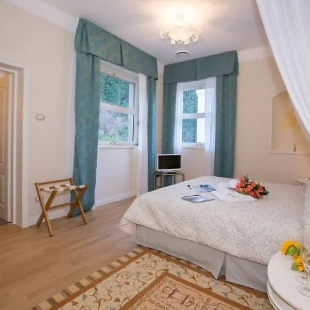 Sleeps 13 Pool Air Con Villa
