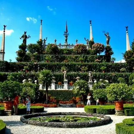 Sleeps 13 Pool Air Con * Baveno
