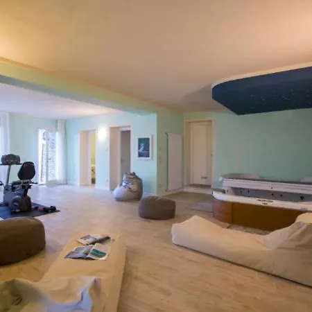 Villa Sleeps 13 Pool Air Con Baveno