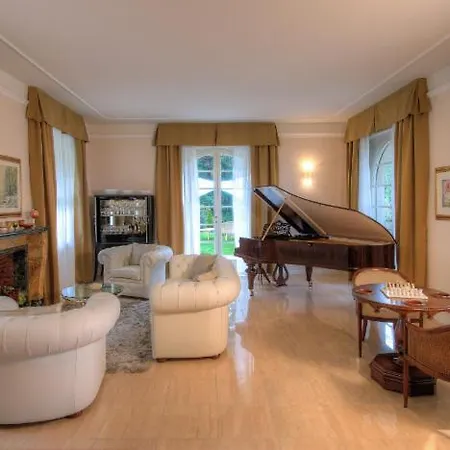 Villa Sleeps 13 Pool Air Con Baveno