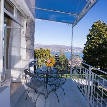 Sleeps 13 Pool Air Con