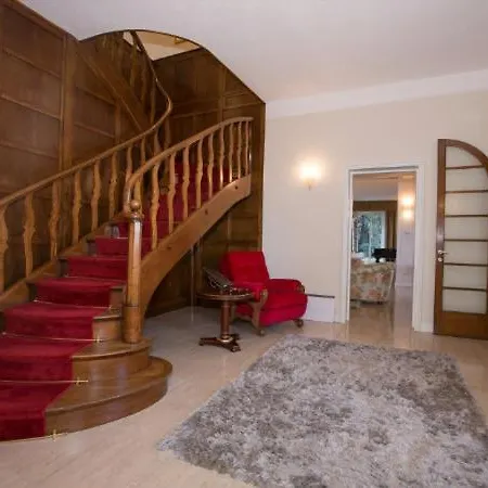Sleeps 13 Pool Air Con Villa