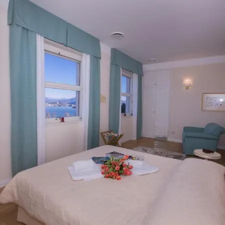 Sleeps 13 Pool Air Con * Baveno