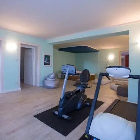 Sleeps 13 Pool Air Con Baveno